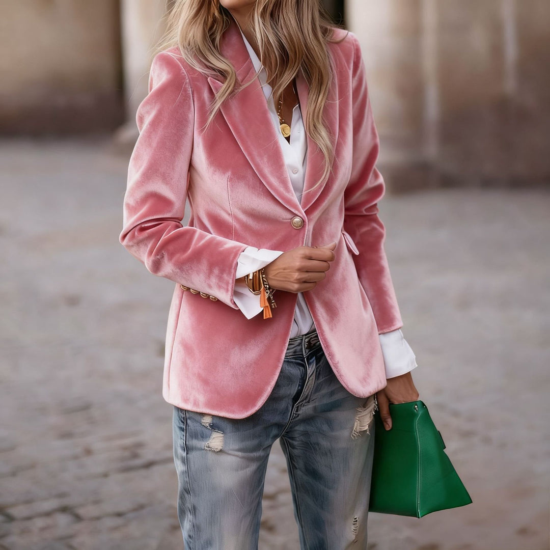 Women's velvet blazer with notched lapels, long sleeves and single button front