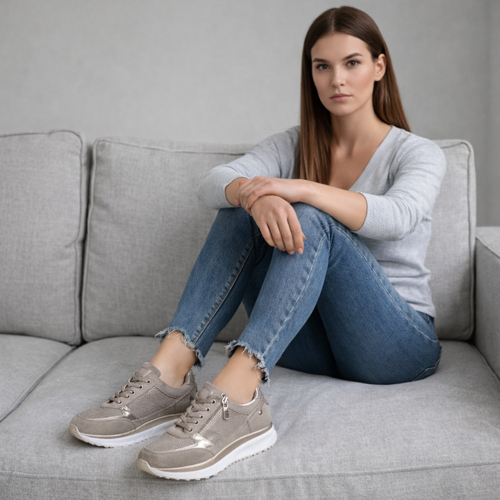 Women's low-top sneakers with laces, side zip and contrast sole