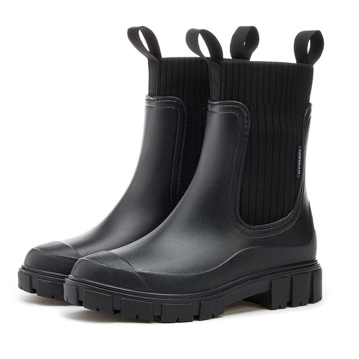 Women's Chelsea ankle boots with elastic side panels, pull tabs and lugged soles