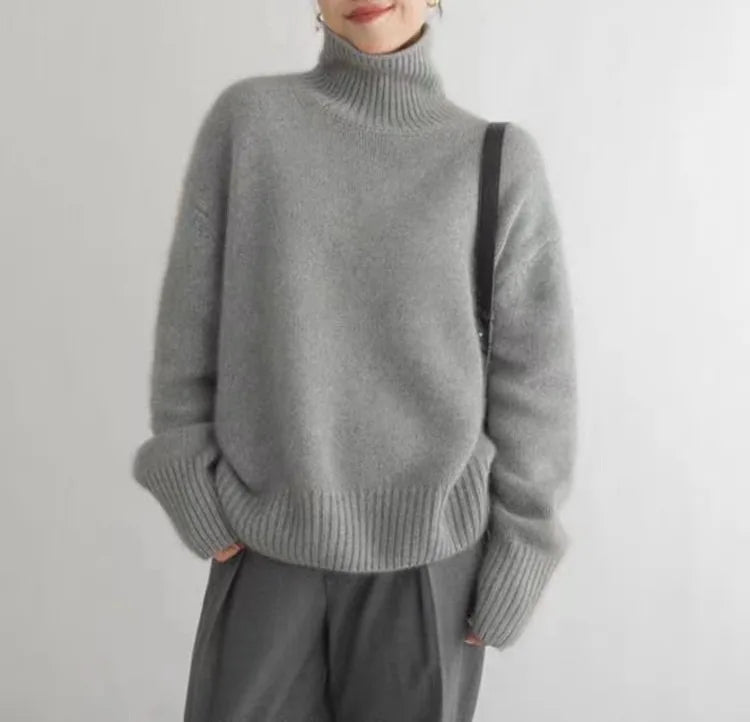Women's ribbed turtleneck sweater with long sleeves
