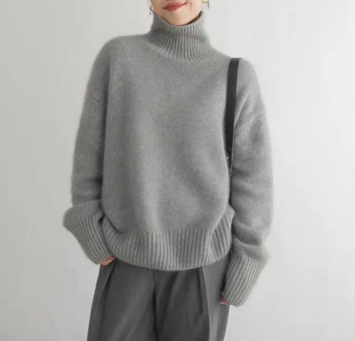 Women's ribbed turtleneck sweater with long sleeves