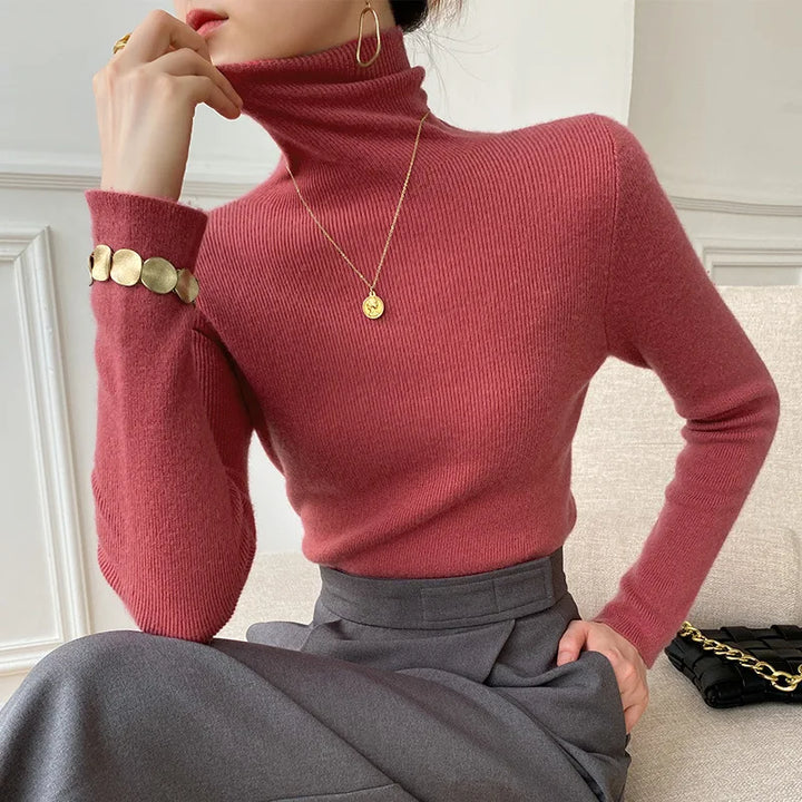 Women's ribbed turtleneck sweater with long sleeves and fitted hip-length cut