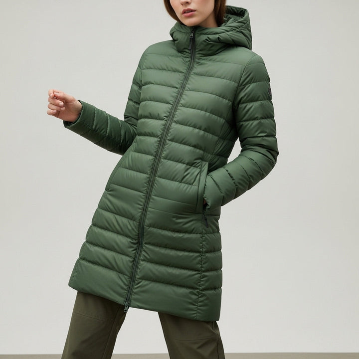Women's quilted puffer jacket with high collar, long sleeves and zipped pockets